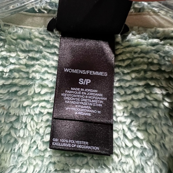 The North Face Osito Fleece Jacket — Cozy Plush Warmth in Sage Green, Size Small - Picture 9 of 11